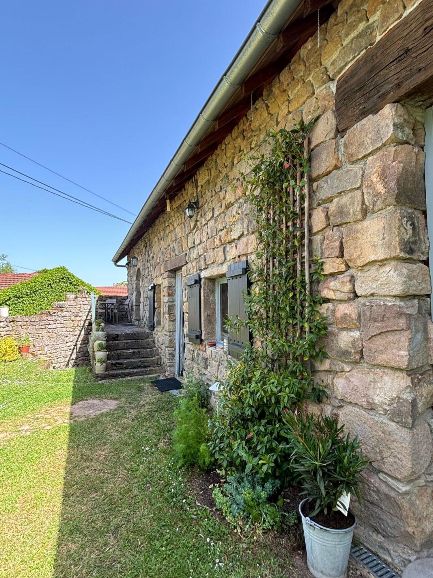 Gentilhomme Villa La Vineuse sur Fregande Luaran gambar